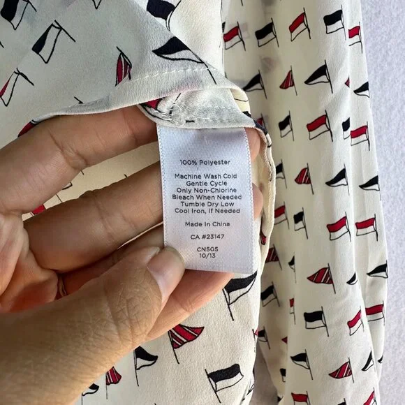 Talbots Shirt Womens Size 6 Petite Small Cream Nautical Coastal Blouse Travel - Picture 10 of 13